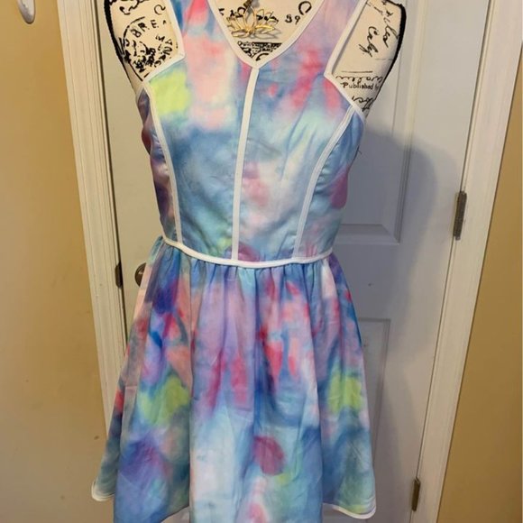 Pretty colorful fit & flare dress Medium - Picture 2 of 7